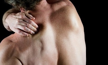 smerte under venstre skulderblad